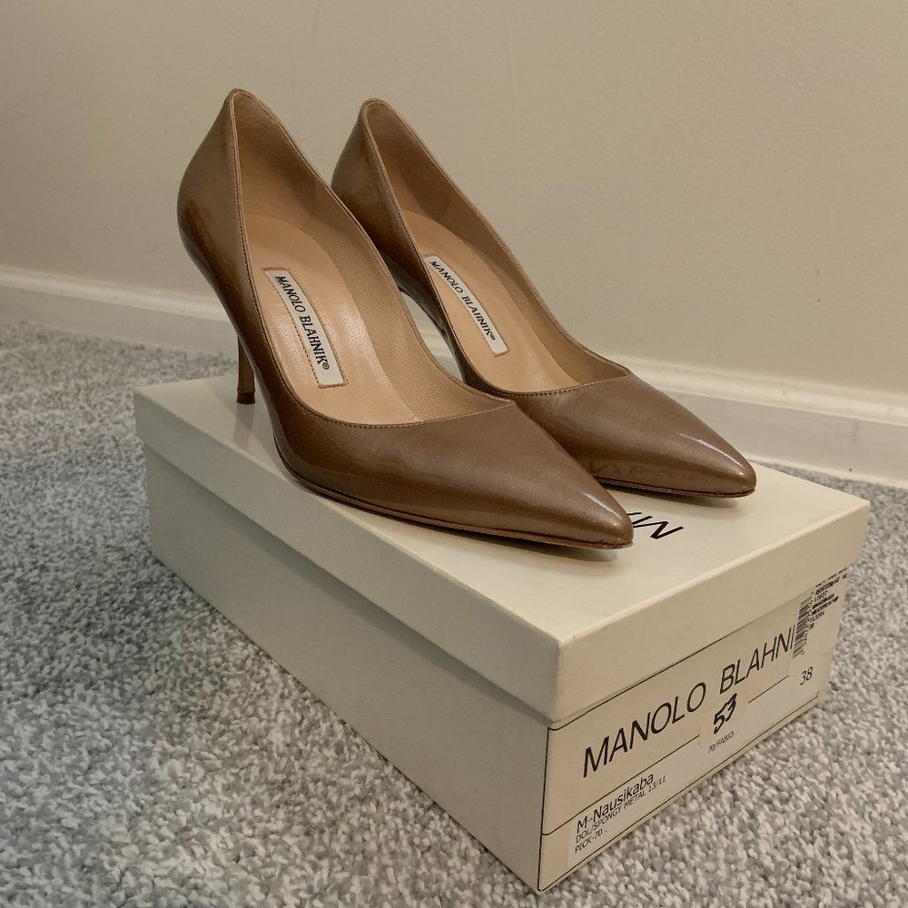 Manolo Blahnik Nausikaba Scooped Patent Leather Pumps (Color: Flesh) WORN ONCE!